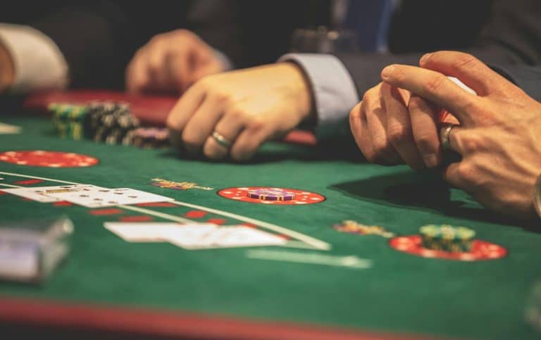 Les règles et conseils essentiels pour jouer au casino en toute légalité à Paris