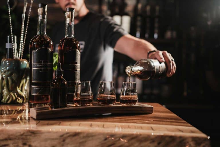 La recette infaillible pour réserver la soirée de vos rêves dans les bars les plus huppés de Paris !