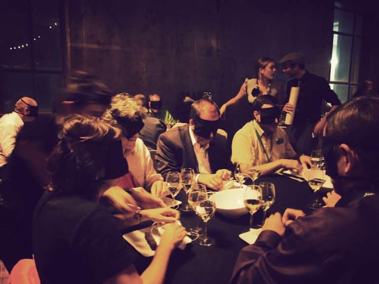 Un dîner Dans le Noir ? Pourquoi pas ?