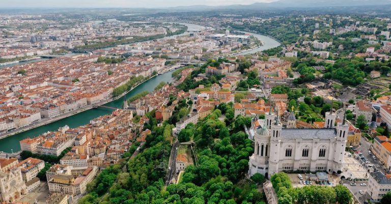 Quels sont les lieux incontournables de Paris à découvrir de nuit ?