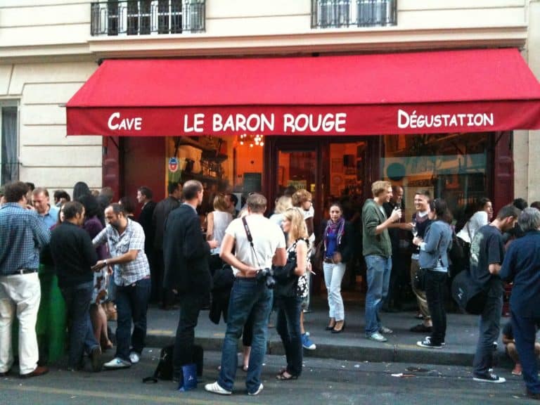 Un petit apéro entre amis au « Le Baron Rouge »