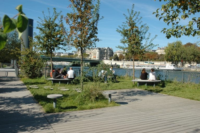 Balade et détente gratuite dans un jardin flottant sur la Seine