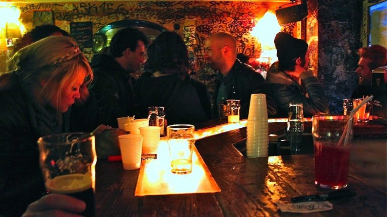 Des fêtes très disjonctées chez « Zéro Zéro »