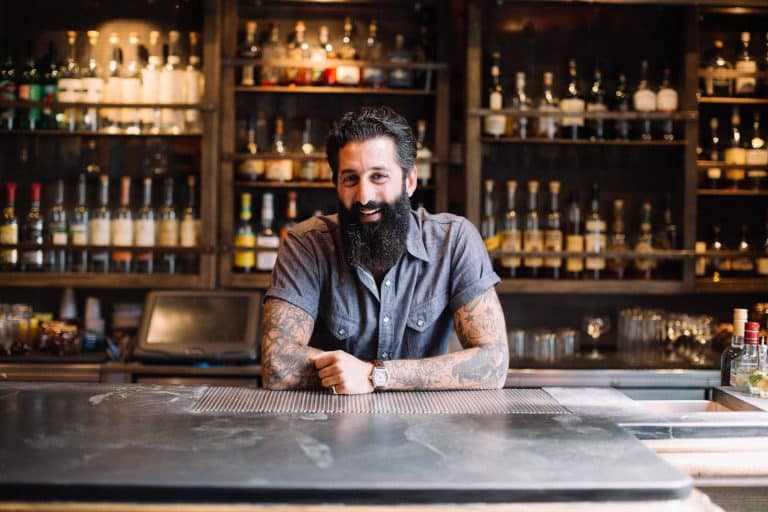 Savourer les cocktails de Josh Harris