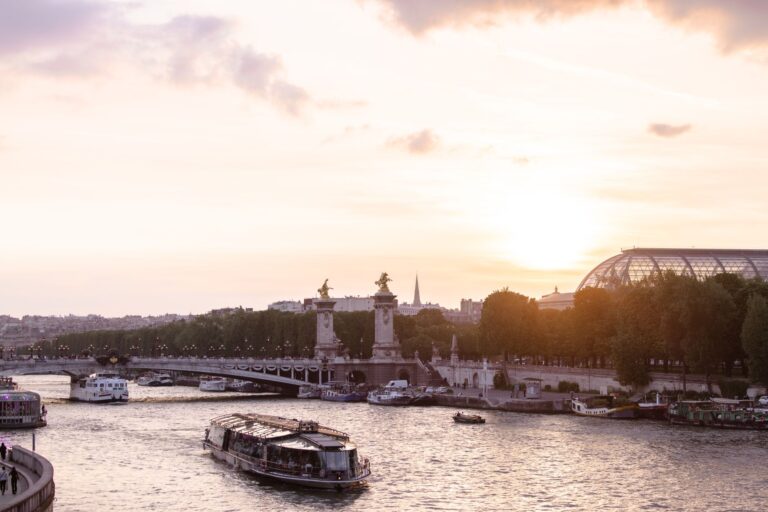 Les lieux emblématiques de Paris : visite guidée