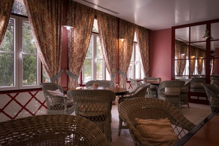 Où trouver des adresses rétro pour sortir en mode vintage à Paris ?