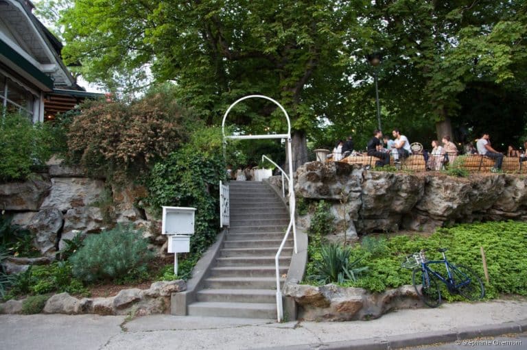 Un endroit de rencontre et de restauration atypique dans le parc des Buttes Chaumont