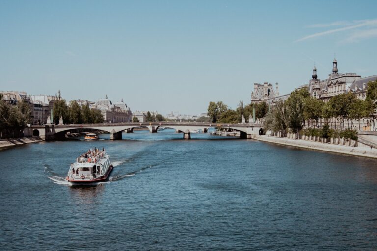 Quelles sont les balades en bateau à ne pas manquer à Paris ?