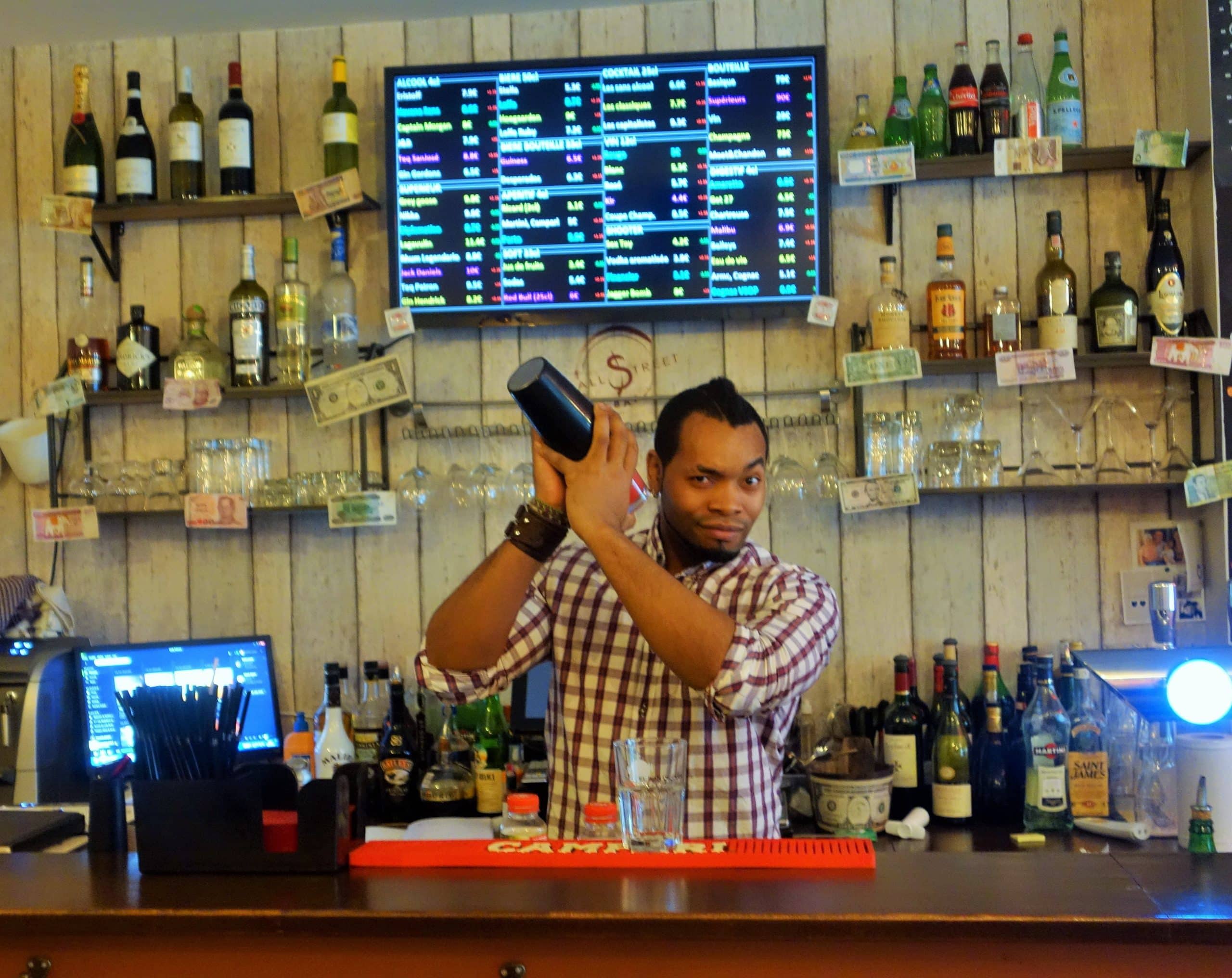 Le Wall Street Bar, où comment se sentir actionnaire en buvant un cocktail ?